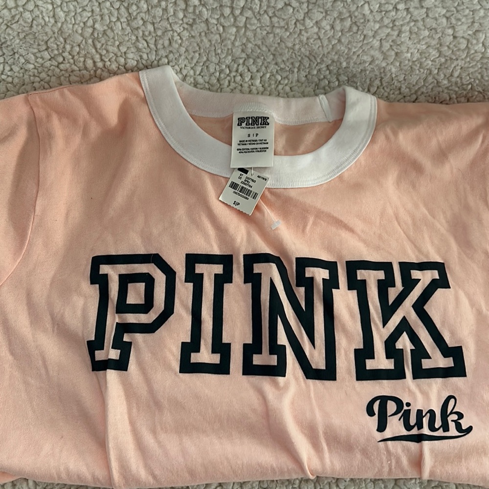 VS PINK NWT small collegiate ring neck tee, top.